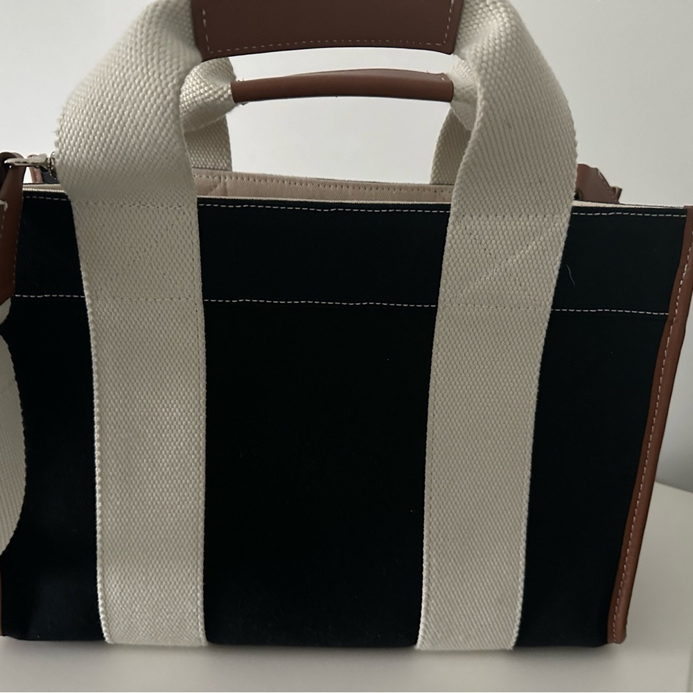 Stylish Black and White Tote Bag - Picture 13 of 17